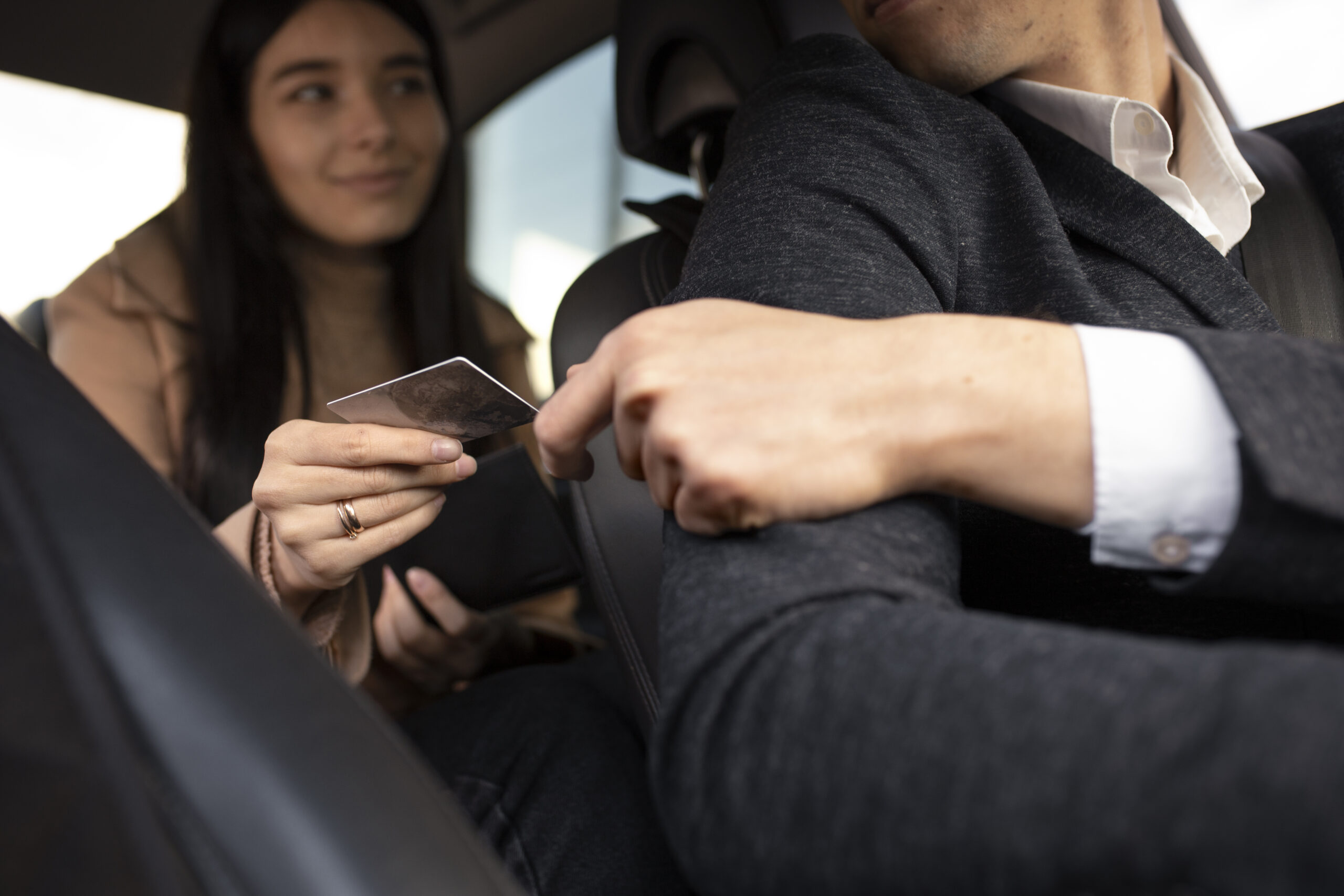 woman-wanting-pay-taxi-services